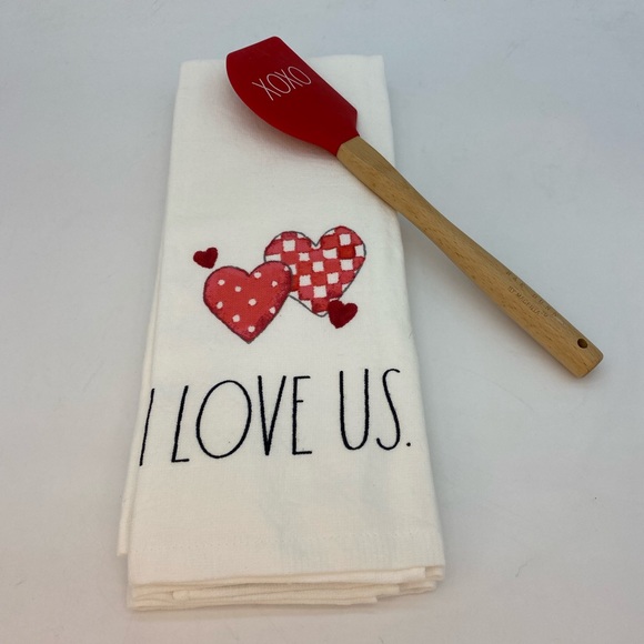 Rae Dunn Kitchen Towels - Picture 2 of 3